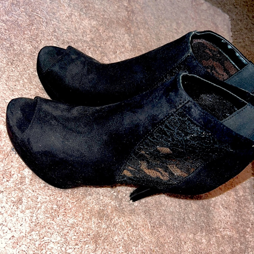 HIGH HEELS